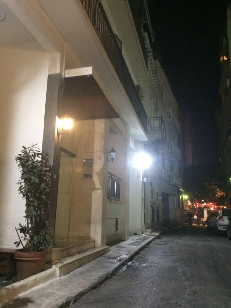 アテネLiving Near Acropolis By Sylvia Staikou 2Nd & 3D Floorアパートメント エクステリア 写真